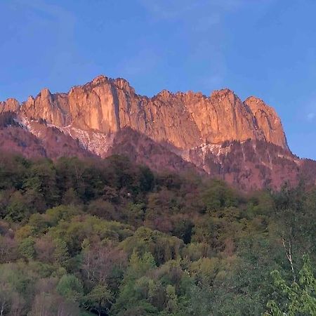Maison De Vacances 220M2 Vue Lac Et Chateau 芒通-圣贝尔纳 外观 照片