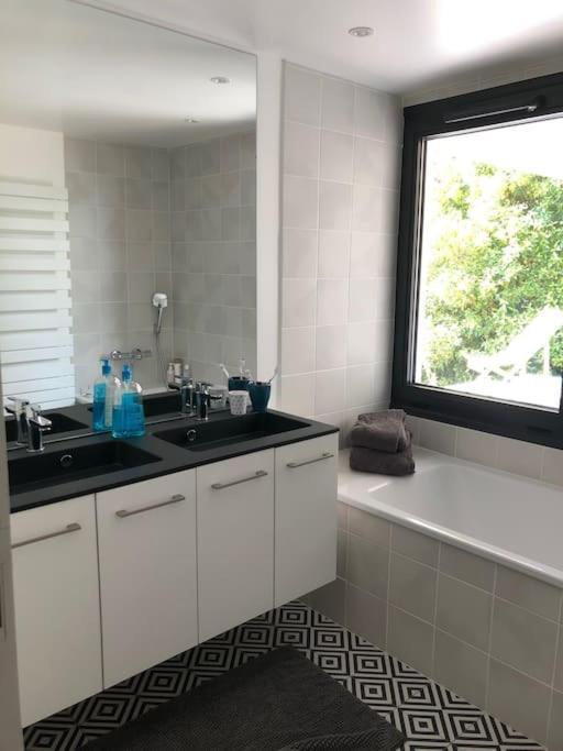 Maison De Vacances 220M2 Vue Lac Et Chateau 芒通-圣贝尔纳 外观 照片
