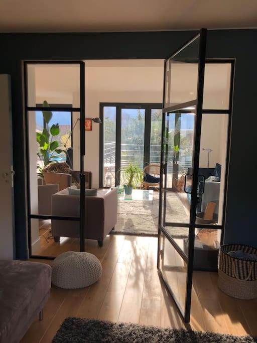 Maison De Vacances 220M2 Vue Lac Et Chateau 芒通-圣贝尔纳 外观 照片